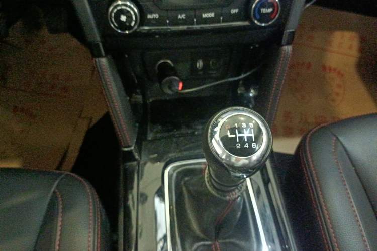Used BAIC Senova X55 2016 1.5T Manual Elite Edition Gear Lever