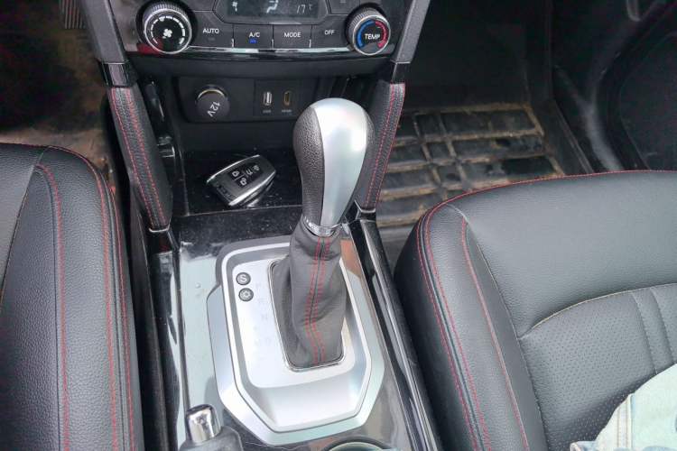 Used BAIC Senova X55 2016 1.5T CVT Luxury Edition Gear Lever