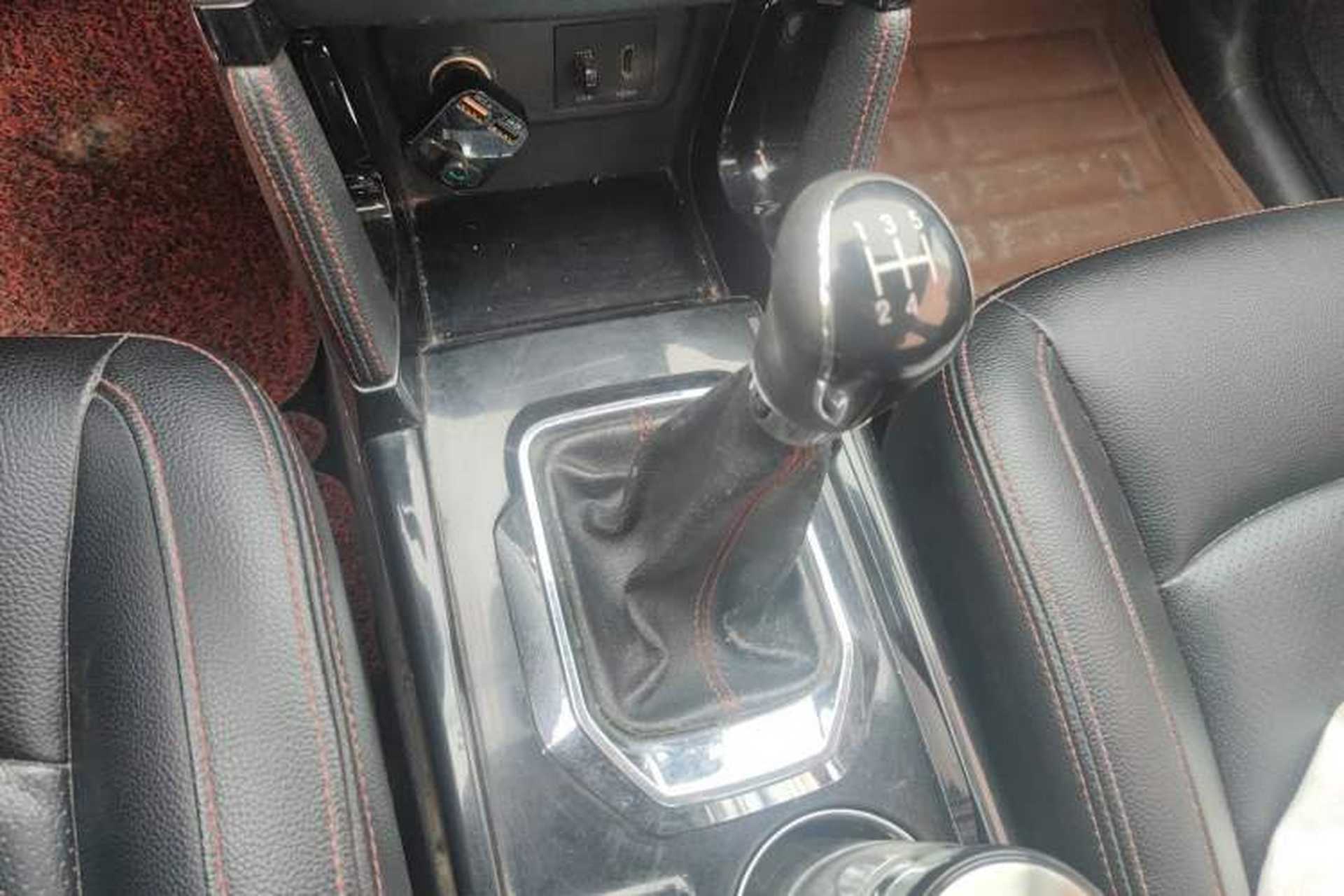 Used BAIC Senova X55 2016 1.5L Manual Elite Edition Gear Lever