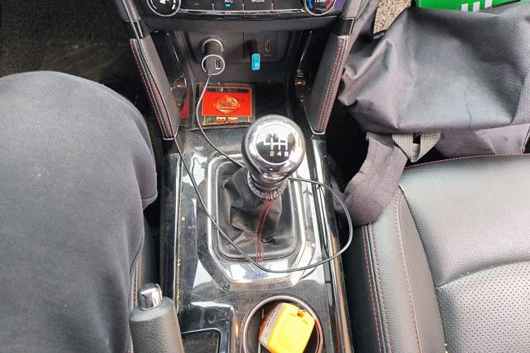 Used BAIC Senova X55 2016 1.5T Manual Elite Edition Gear Lever