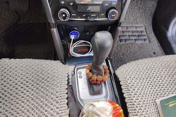 Used BAIC Senova X55 2016 1.5T CVT Luxury Edition Gear Lever