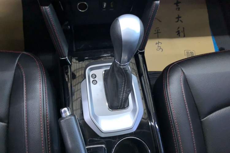 Used BAIC Senova X55 2016 1.5T CVT Elite Edition Gear Lever