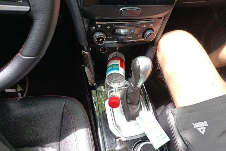 Used BAIC Senova X55 2016 1.5T CVT Elite Edition Gear Lever