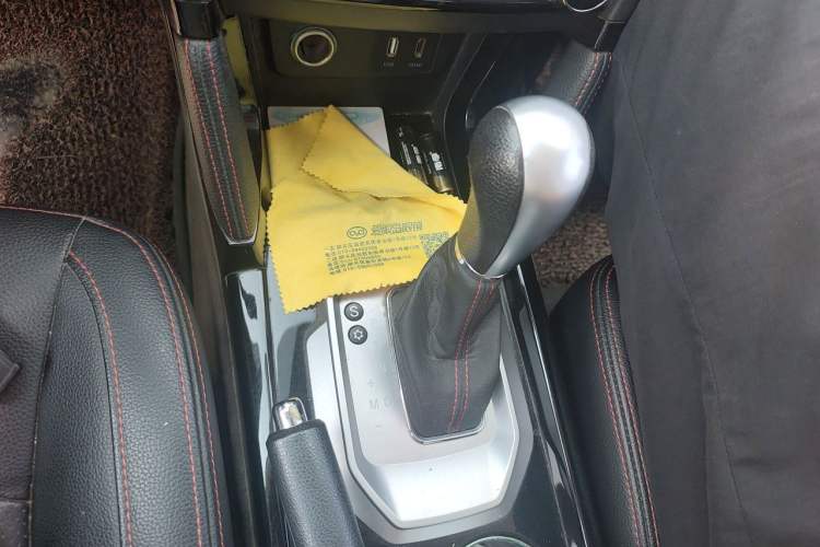 Used BAIC Senova X55 2016 1.5T CVT Luxury Edition Gear Lever