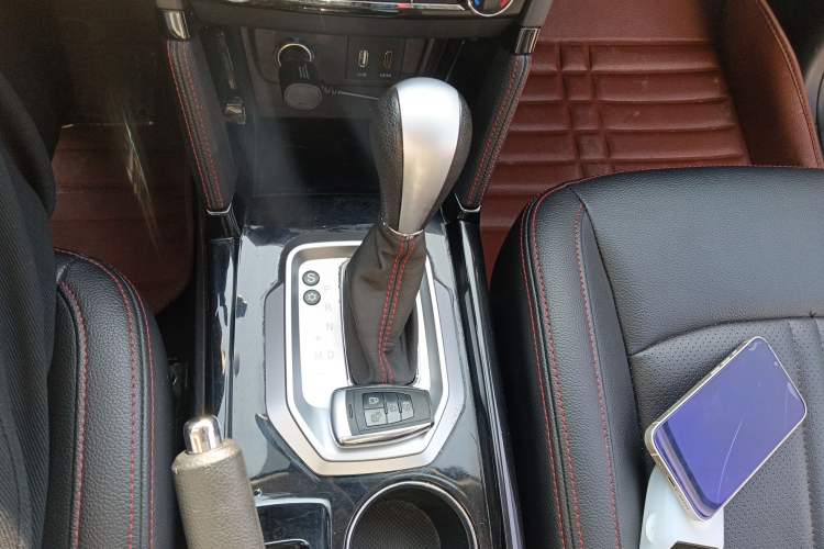 Used BAIC Senova X55 2016 1.5T CVT Elite Edition Gear Lever