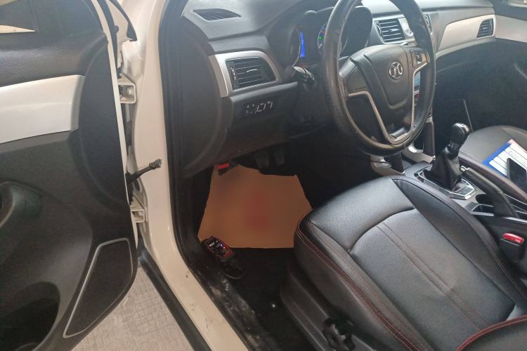 Used BAIC Senova X55 2016 1.5L Manual Comfort Version Interior 3