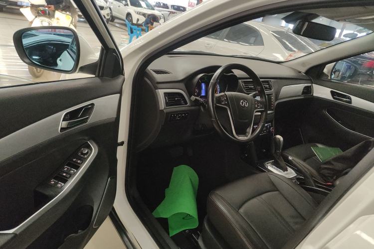 Used BAIC Senova X55 2016 1.5T CVT Elite Edition Interior 3