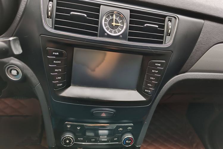 Used BAIC Senova X55 2016 1.5T CVT Elite Edition Interior 3