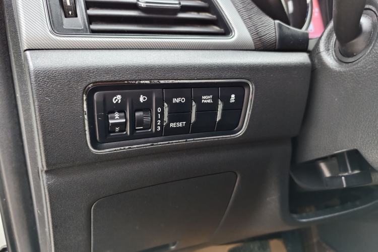 Used BAIC Senova X55 2016 1.5T CVT Elite Edition Interior 6