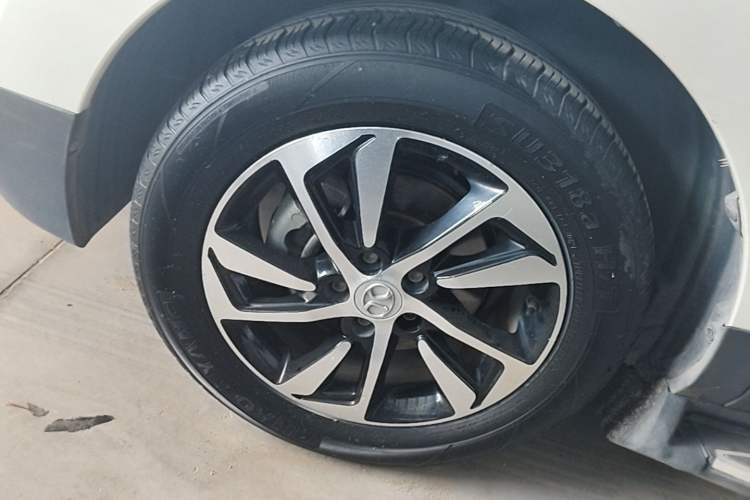Used BAIC Senova X55 2016 1.5T CVT Elite Edition Left Front Wheel Hub