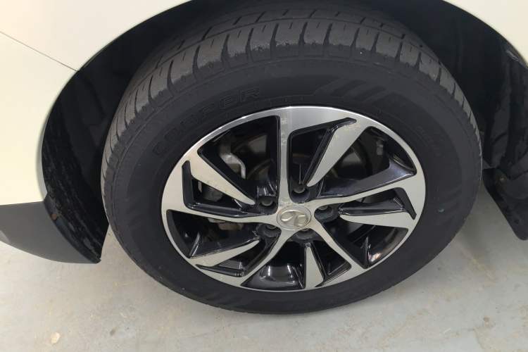 Used BAIC Senova X55 2016 1.5T CVT Elite Edition Left Front Wheel Hub