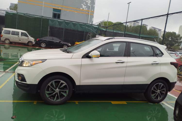 Used BAIC Senova X55 2016 1.5T CVT Elite Edition Left Side