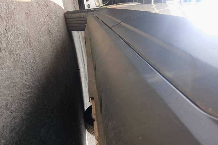 Used BAIC Senova X55 2016 1.5T CVT Elite Edition Left Side Sill