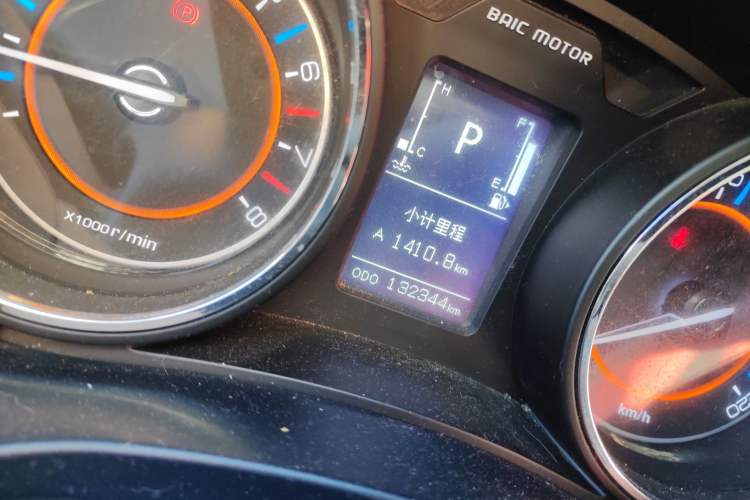 Used BAIC Senova X55 2016 1.5T CVT Elite Edition Odometer Close Up