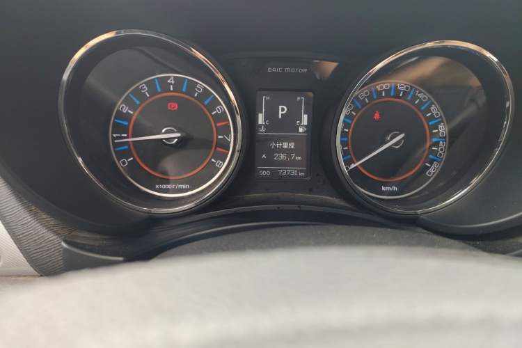 Used BAIC Senova X55 2016 1.5T CVT Luxury Edition Odometer Close Up
