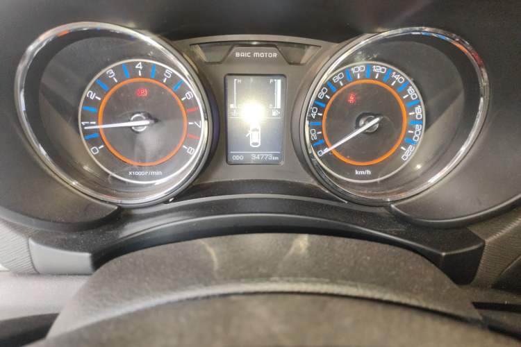 Used BAIC Senova X55 2016 1.5L Manual Comfort Version Odometer Close Up