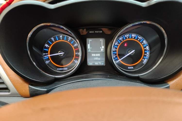 Used BAIC Senova X55 2016 1.5L Manual Comfort Version Odometer Close Up