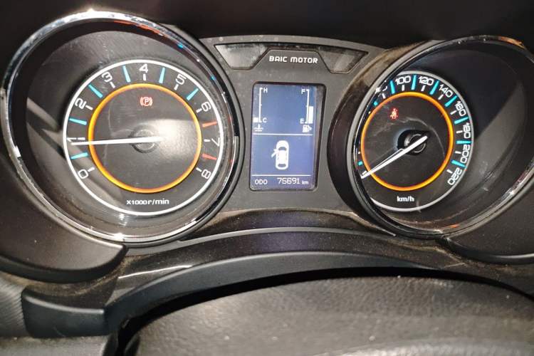 Used BAIC Senova X55 2016 1.5L Manual Comfort Version Odometer Close Up
