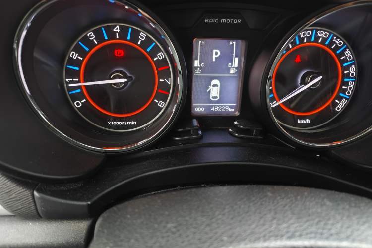 Used BAIC Senova X55 2016 1.5T CVT Luxury Edition Odometer Close Up