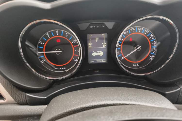 Used BAIC Senova X55 2016 1.5T CVT Elite Edition Odometer Close Up