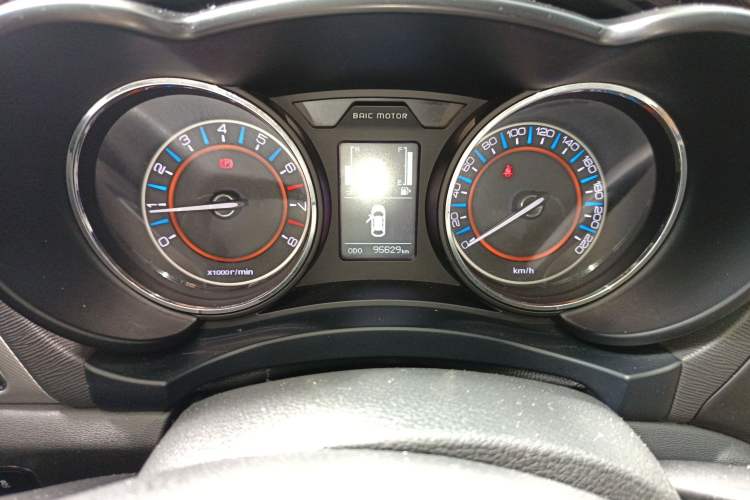 Used BAIC Senova X55 2016 1.5T CVT Elite Edition Odometer Close Up
