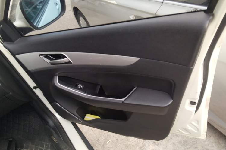 Used BAIC Senova X55 2016 1.5T CVT Elite Edition Right Front Door Interior