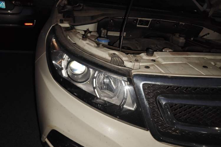 Used BAIC Senova X55 2016 1.5T CVT Comfort Version Right Front Headlight