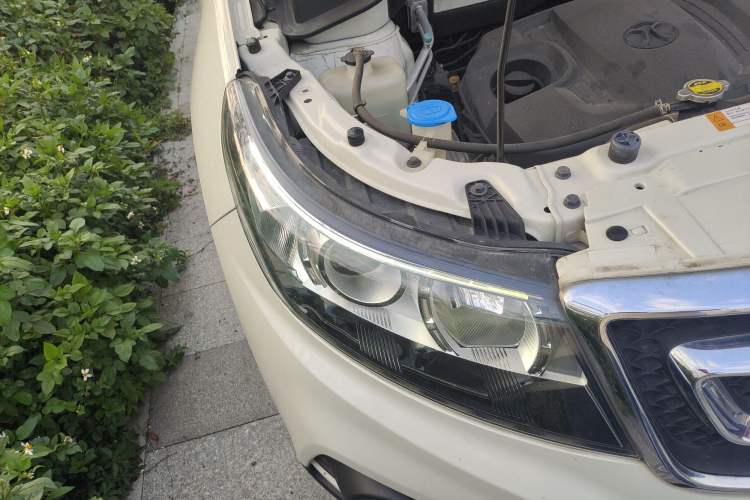 Used BAIC Senova X55 2016 1.5T CVT Elite Edition Right Front Headlight