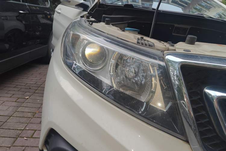 Used BAIC Senova X55 2016 1.5T CVT Elite Edition Right Front Headlight