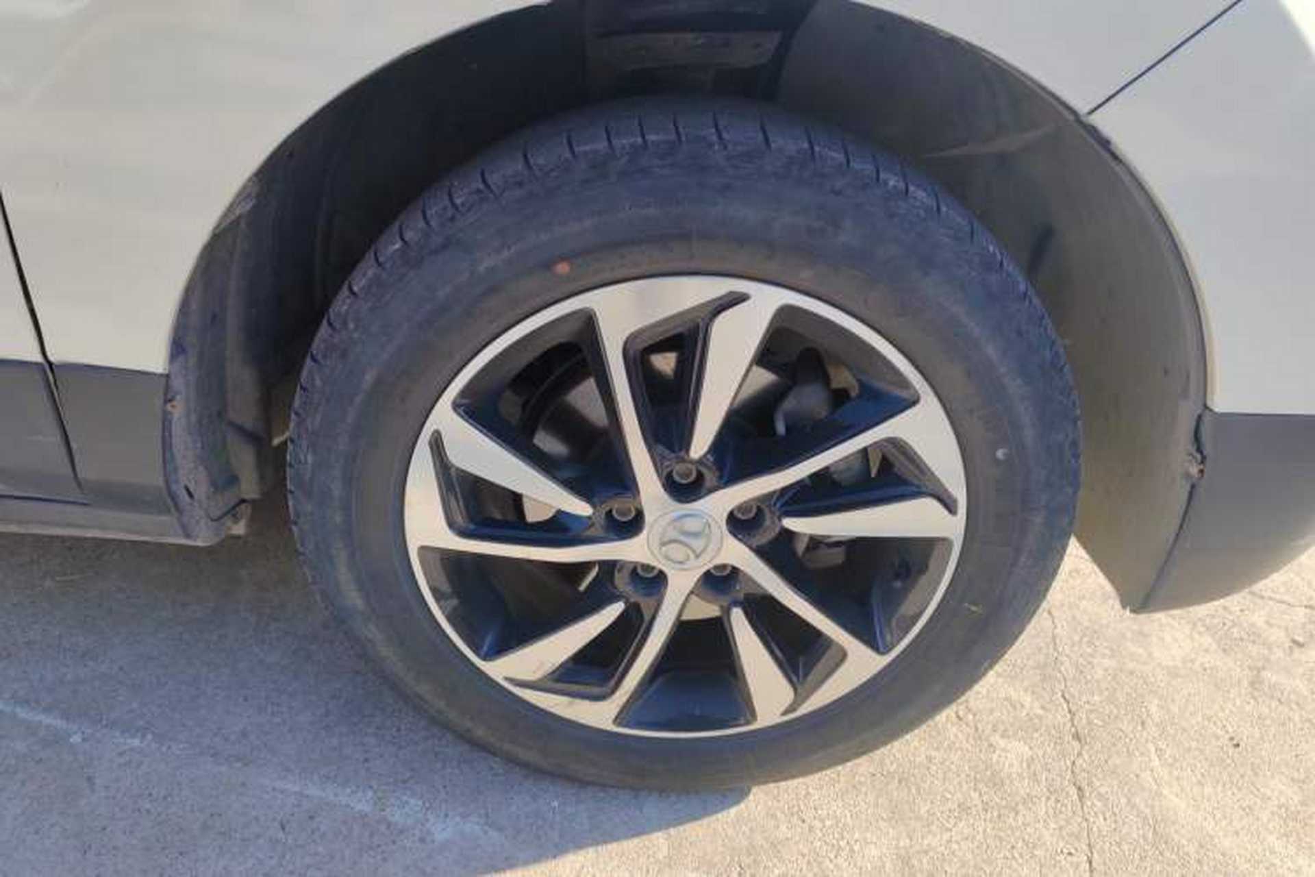 Used BAIC Senova X55 2016 1.5T CVT Elite Edition Right Front Wheel Hub