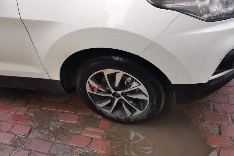 Used BAIC Senova X55 2016 1.5T CVT Elite Edition Right Front Wheel Hub