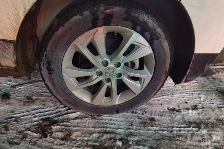 Used BAIC Senova X55 2016 1.5L Manual Comfort Version Right Front Wheel Hub