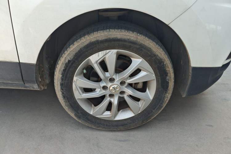 Used BAIC Senova X55 2016 1.5L Manual Comfort Version Right Front Wheel Hub