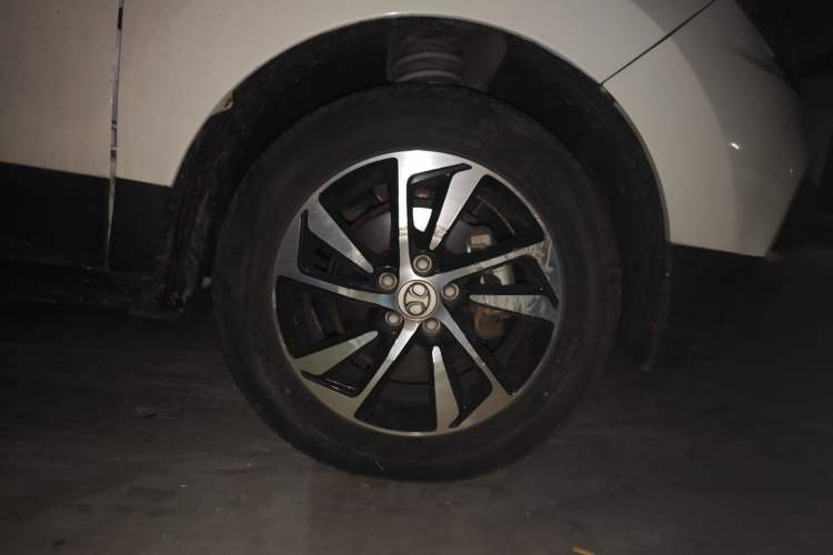Used BAIC Senova X55 2016 1.5T CVT Elite Edition Right Front Wheel Hub