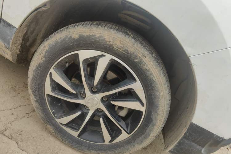 Used BAIC Senova X55 2016 1.5L Manual Elite Edition Right Front Wheel Hub