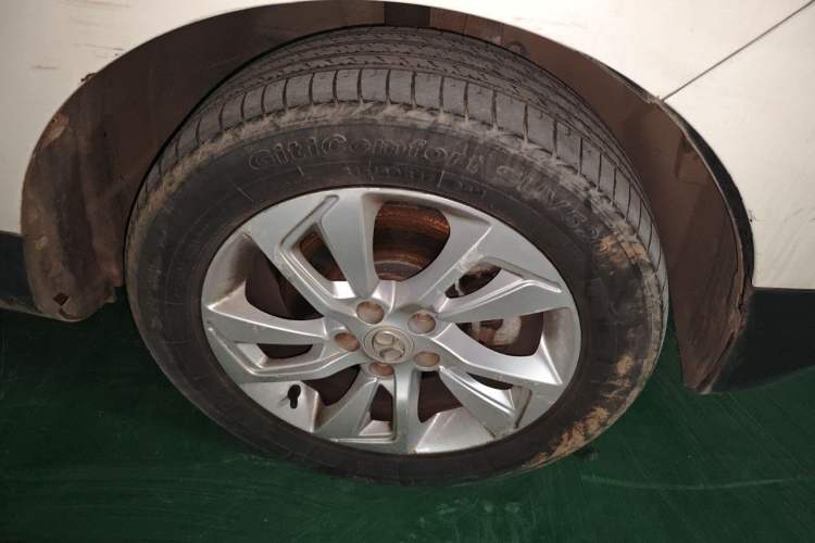 Used BAIC Senova X55 2016 1.5L Manual Comfort Version Right Front Wheel Hub