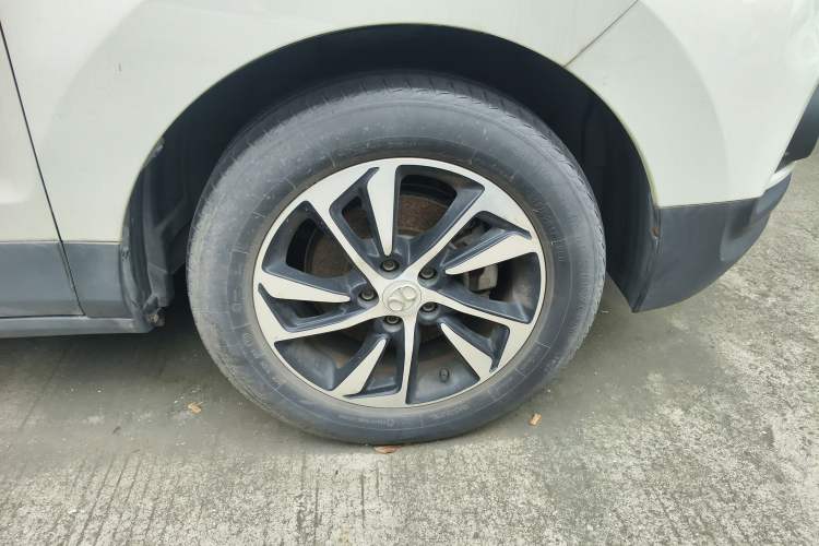 Used BAIC Senova X55 2016 1.5T CVT Elite Edition Right Front Wheel Hub