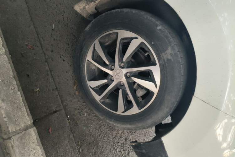 Used BAIC Senova X55 2016 1.5T CVT Elite Edition Right Front Wheel Hub