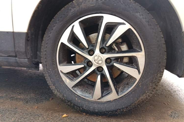 Used BAIC Senova X55 2016 1.5T CVT Elite Edition Right Front Wheel Hub