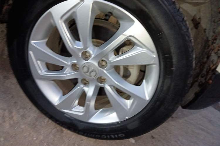 Used BAIC Senova X55 2016 1.5L Manual Comfort Version Right Front Wheel Hub