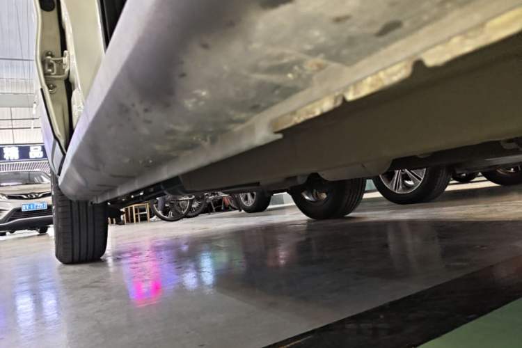 Used BAIC Senova X55 2016 1.5T CVT Elite Edition Right Side Sill