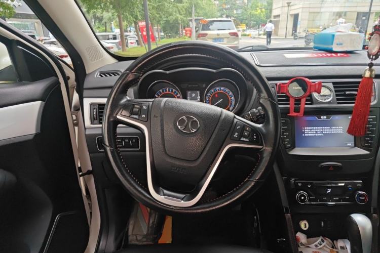 Used BAIC Senova X55 2016 1.5T CVT Elite Edition Steering Wheel