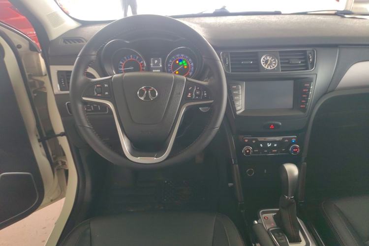 Used BAIC Senova X55 2016 1.5T CVT Elite Edition Steering Wheel
