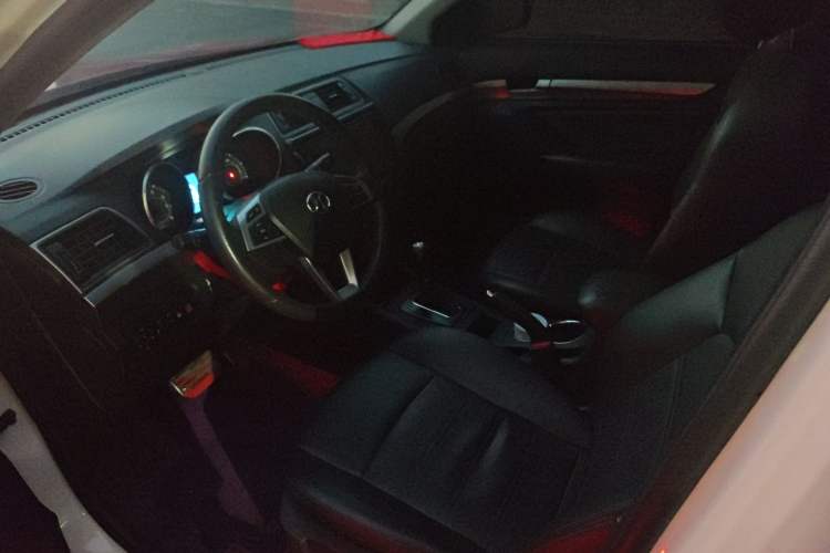 Used BAIC Senova X65 2015 2.0T Automatic Elite Model Interior 1