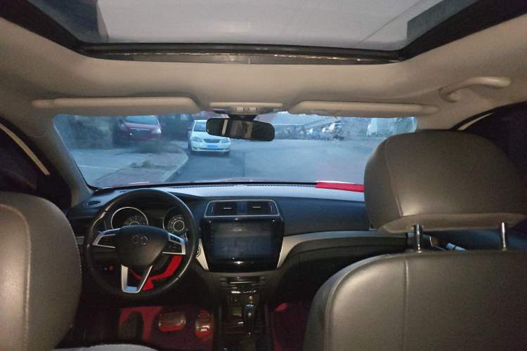 Used BAIC Senova X65 2015 2.0T Automatic Elite Model Interior 3