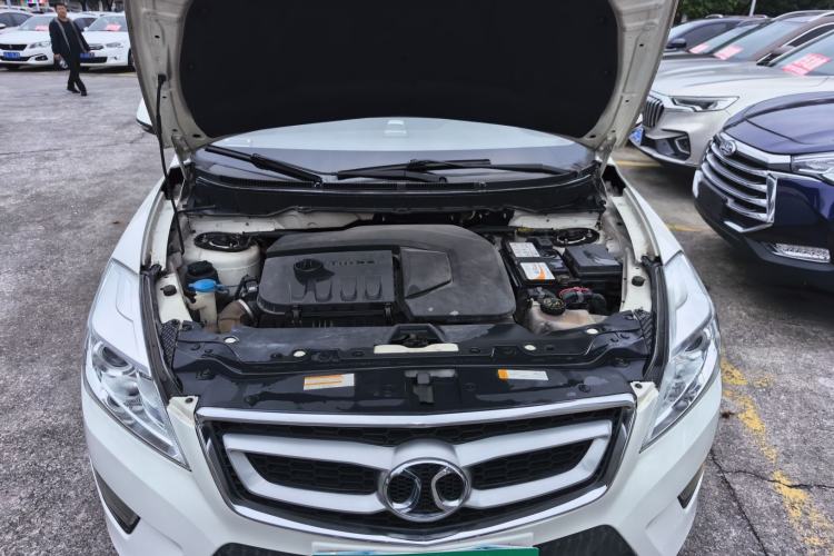 Used BAIC Senova X65 2015 2.0T automatic comfort version Engine Bay