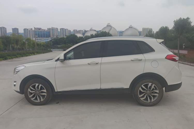 Used BAIC Senova X65 2015 2.0T Automatic Elite Model Exterior 5