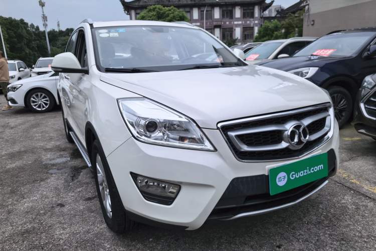 Used BAIC Senova X65 2015 2.0T automatic comfort version Front Right 45 Deg