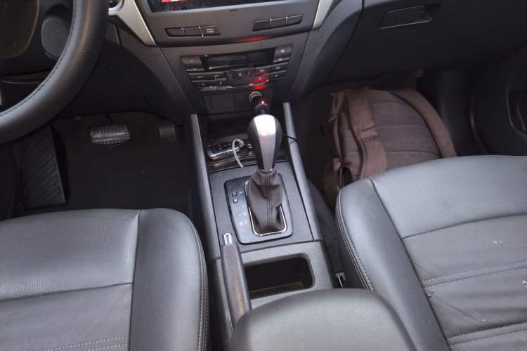Used BAIC Senova X65 2015 2.0T automatic comfort version Gear Lever