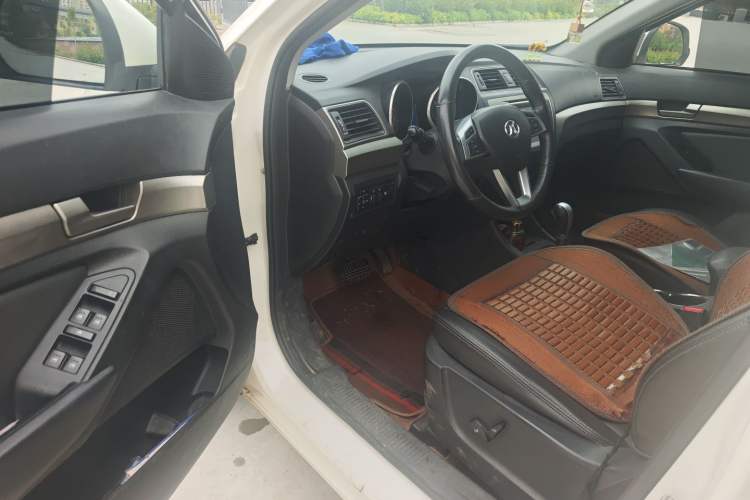 Used BAIC Senova X65 2015 2.0T Automatic Elite Model Interior 2